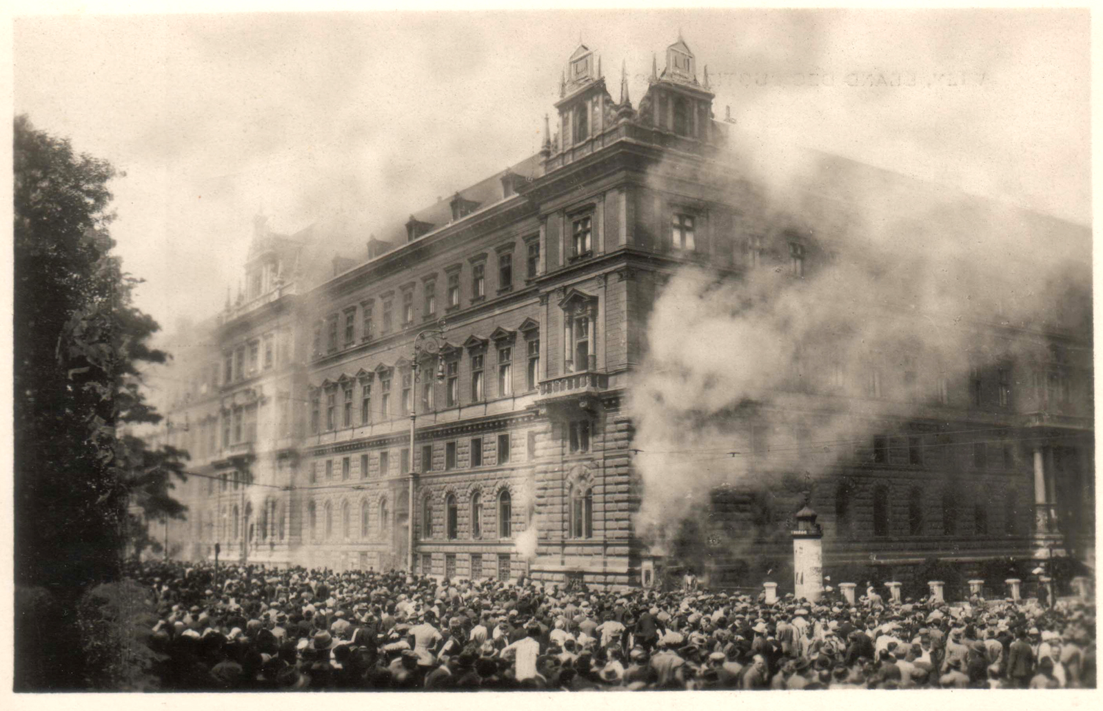 The Palace of Justice in Vienna burning on 15 July 1927